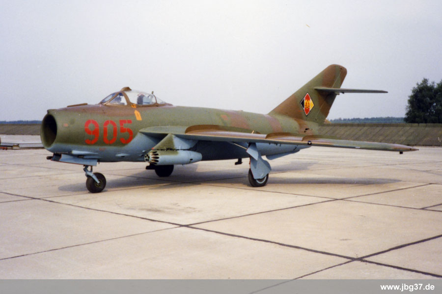 http://www.jbg37.de/assets/IMG_VERBLEIB/MiG-17/905/905_02.jpg